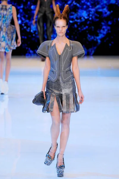 Look 30